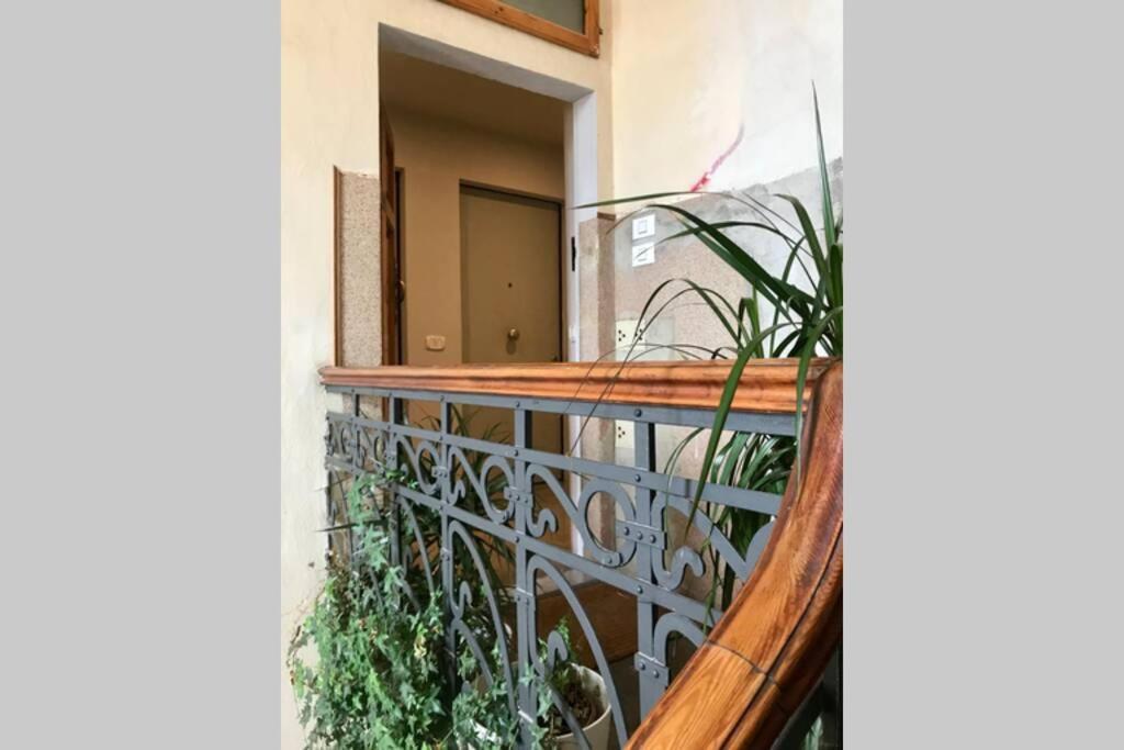 Sunny Top Floor In San Frediano Florence Buitenkant foto